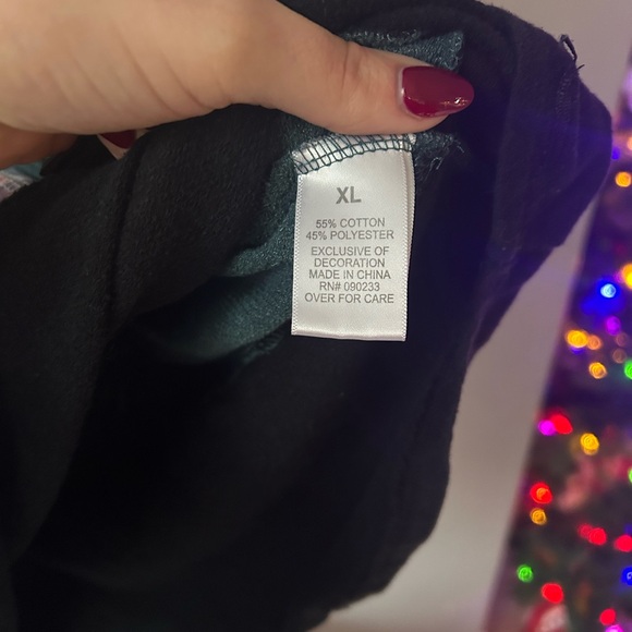 Green Hoodie with Patterned Pocket • Size XL - Picture 3 of 8